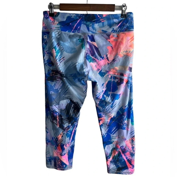 Fabletics • Define PowerHold Mid-Rise Capri - Picture 4 of 10